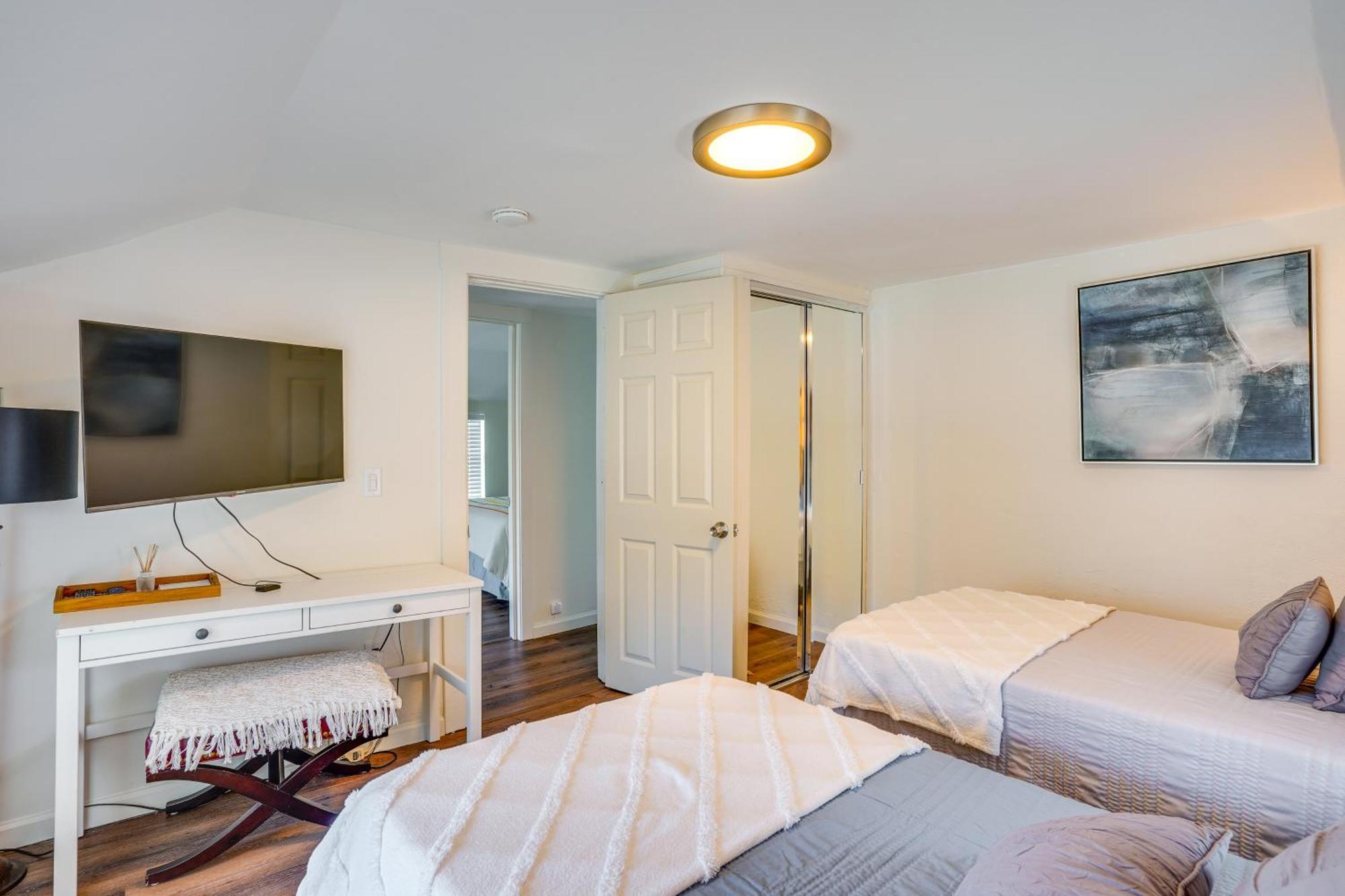 Fully Remodeled Downtown Long Home! *