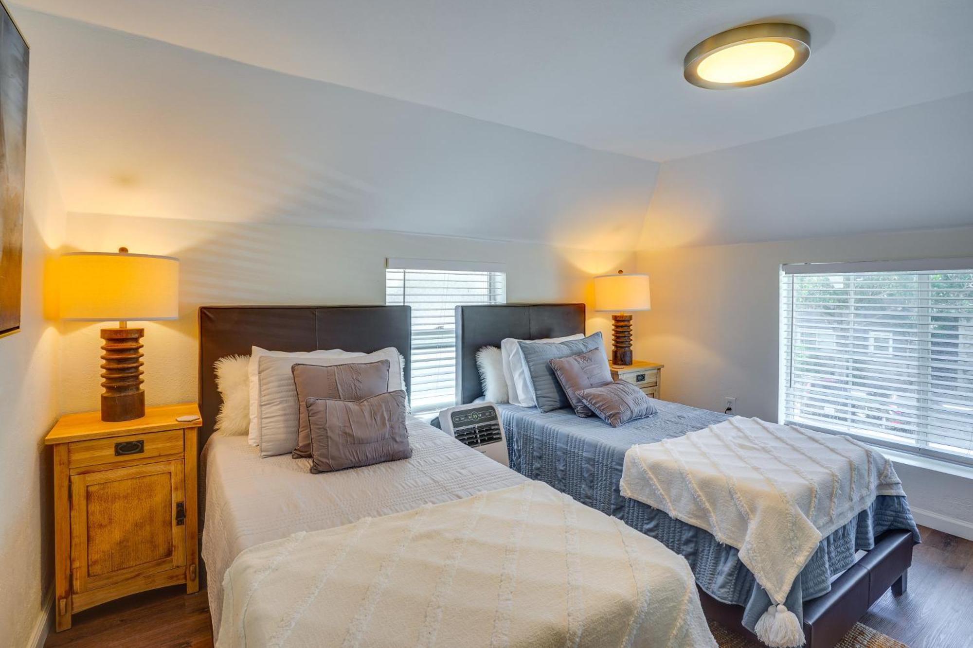 Fully Remodeled Downtown Long Home! Long Beach